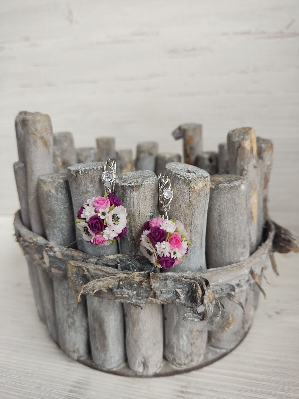 Silver earrings with flowers