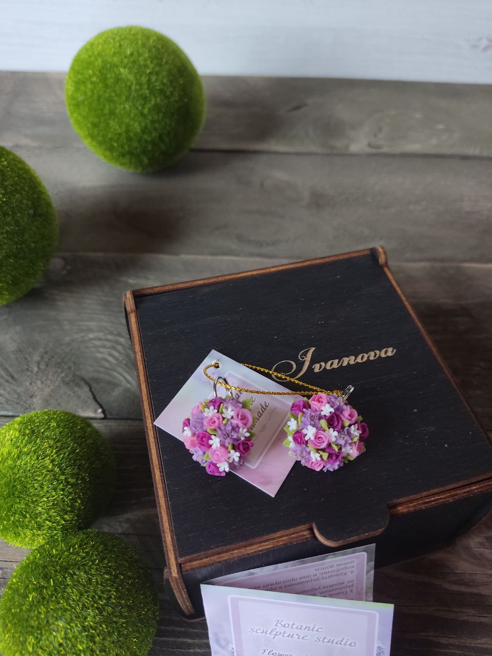 Silver earrings with flowers