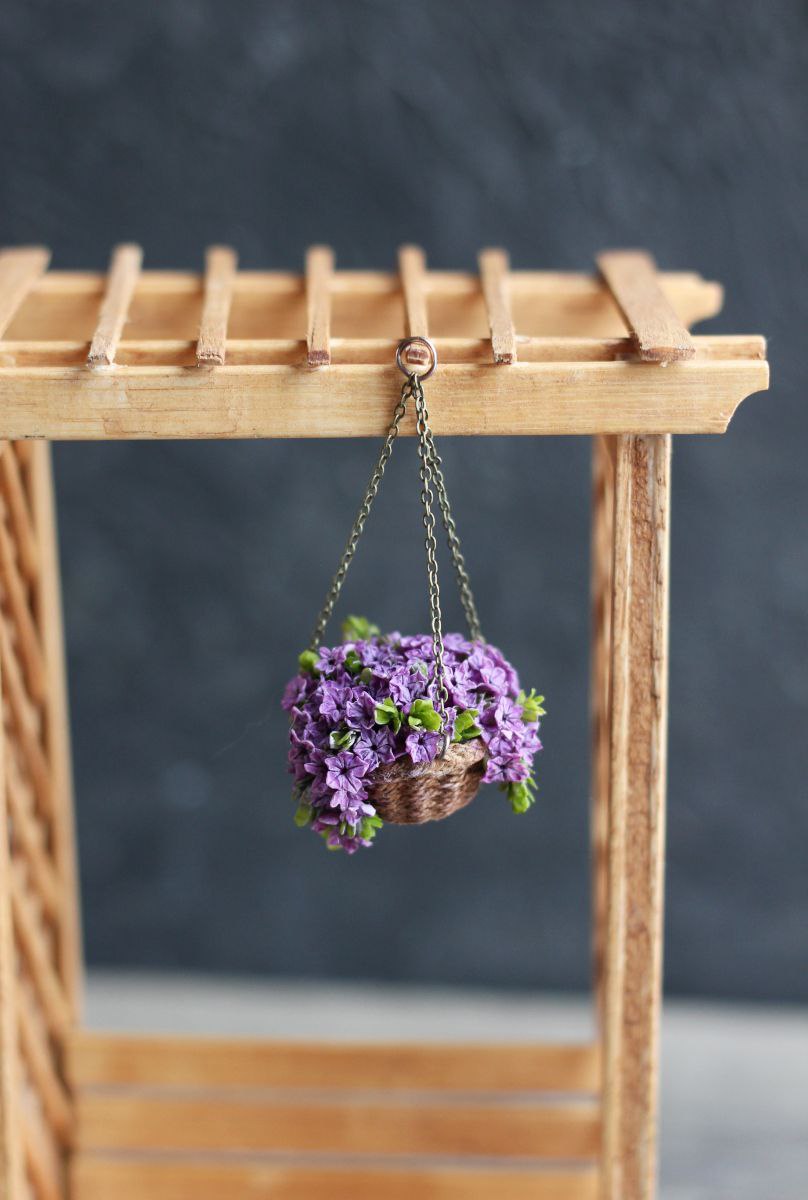 Basket with petunia.Miniature1:12