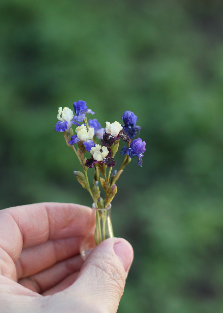 1:12 bouquet of irises for the dollhouse