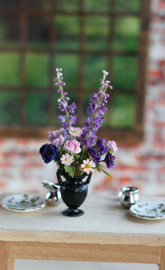 Large bouquet in an antique vase 1:12