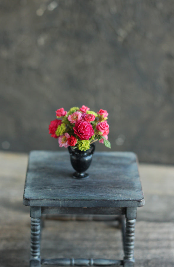 Bouquet in red colors 1:12