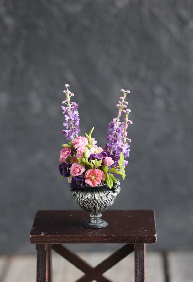 * Large bouquet with roses and delphinium 1:12