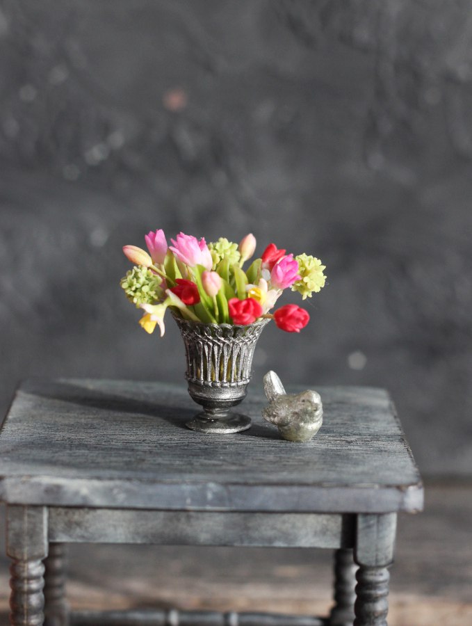 * Bouquet of daffodils and tulips 1:12