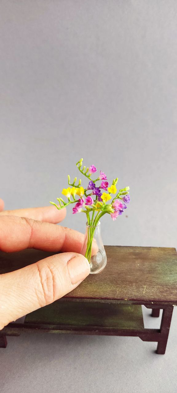 Freesia. Botanical miniature 1:12