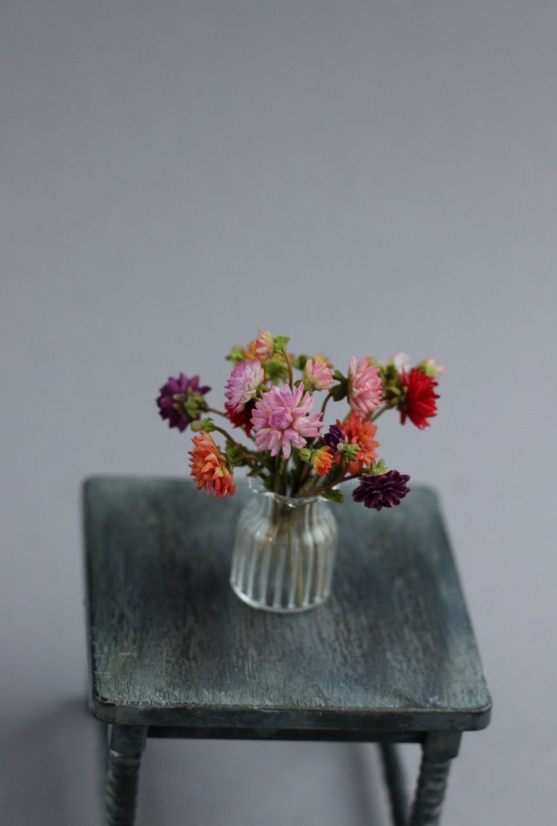 Bouquet of needle and peony-shaped dahlias