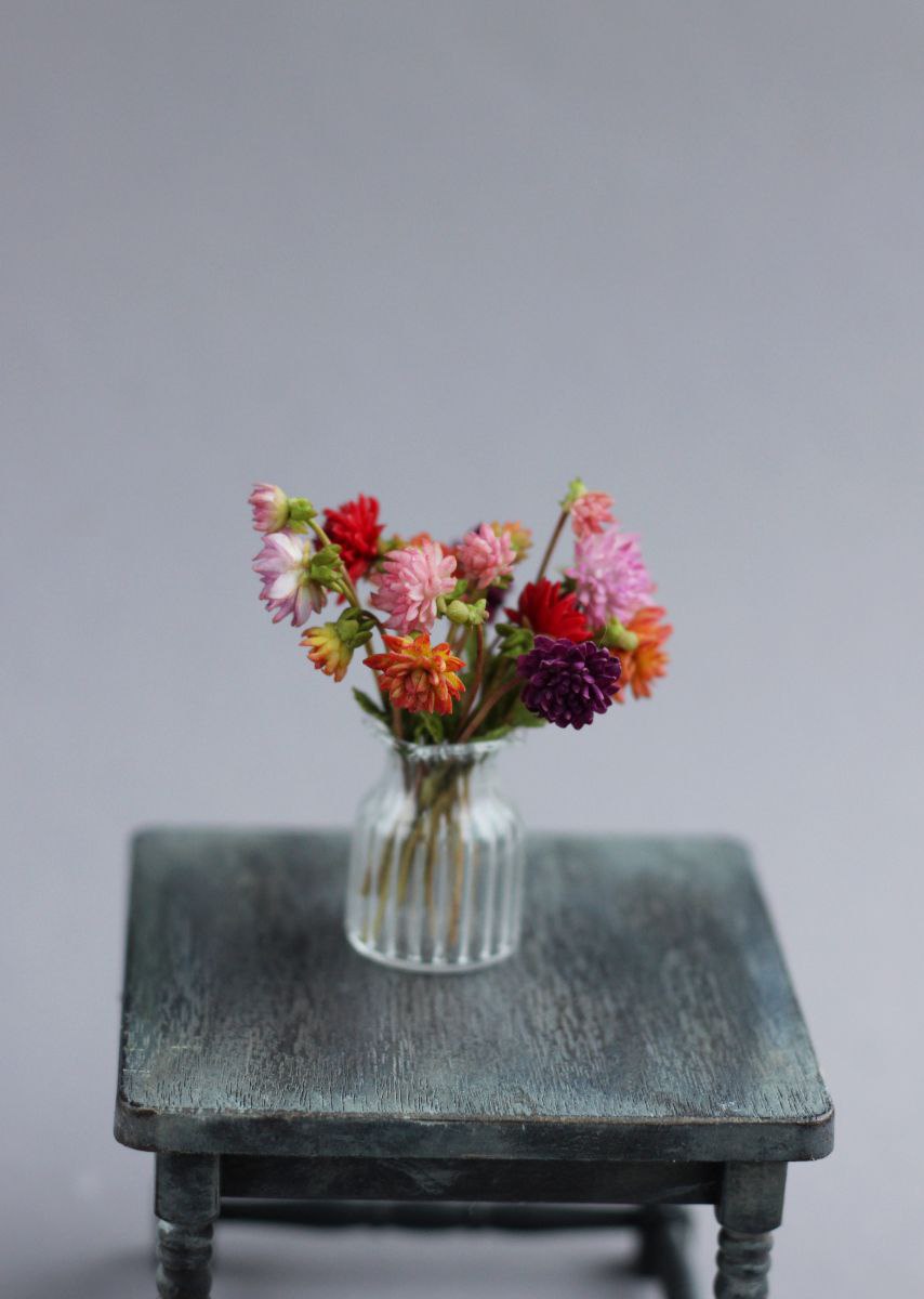 Bouquet of needle and peony-shaped dahlias