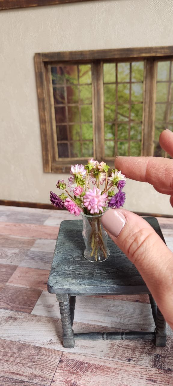 Bouquet of needle and peony-shaped dahlias