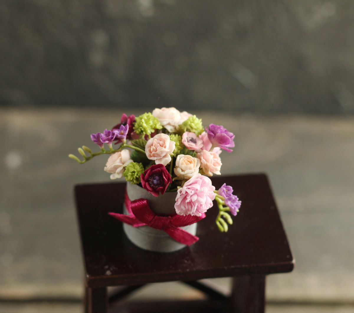 Bouquet in a hat box