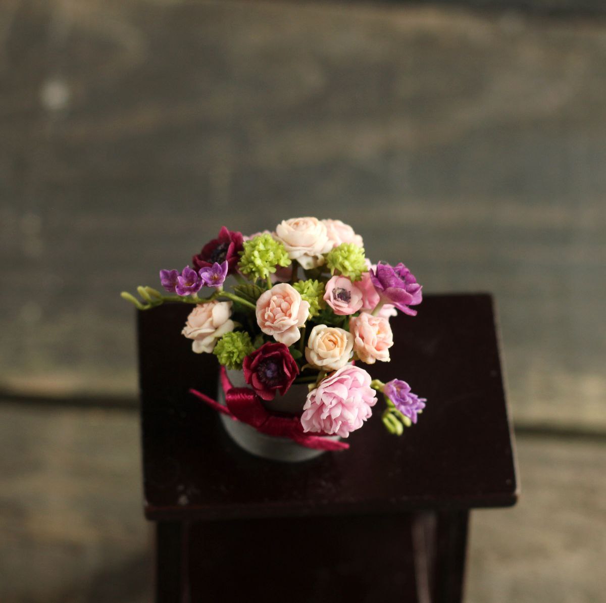 Bouquet in a hat box