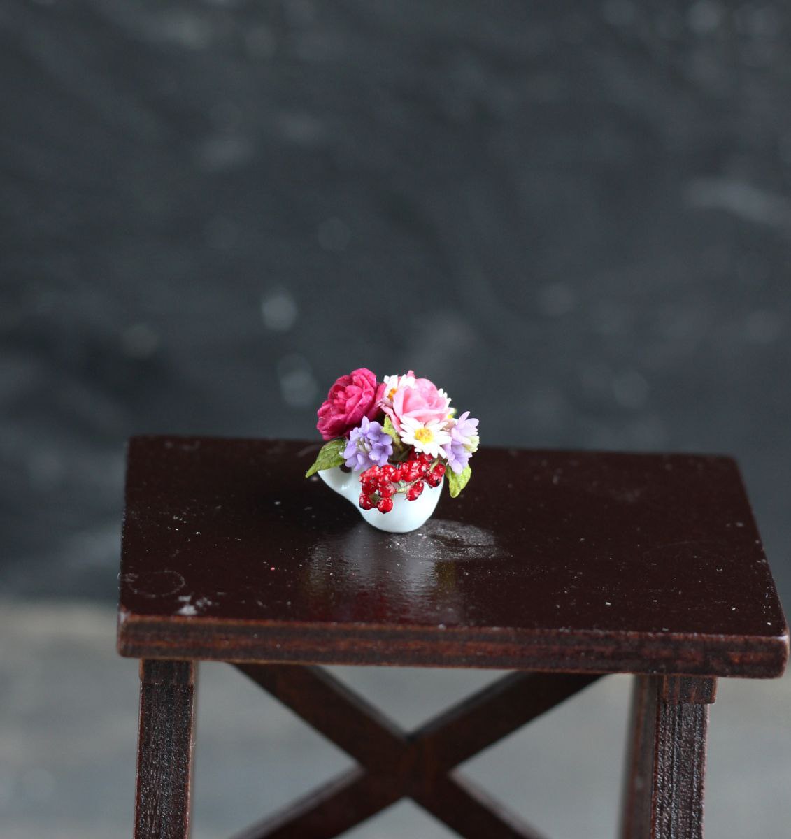 Cup with flowers in a gift box.