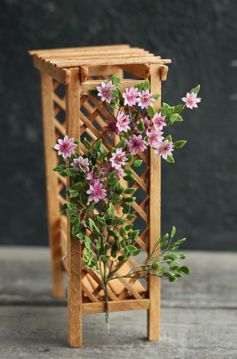 Clematis Pink Beauty. Miniature 1:12