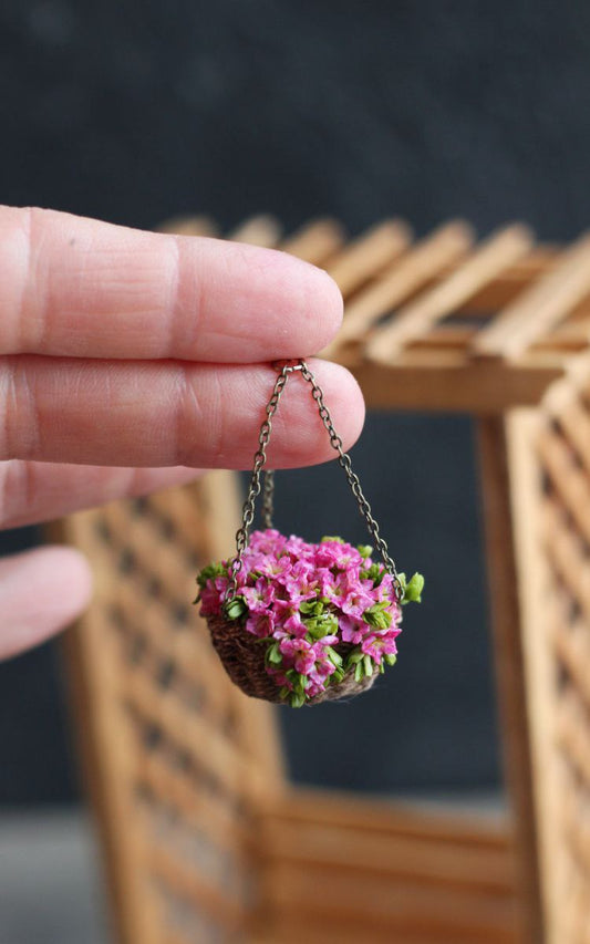 Basket with petunia.Miniature1:12