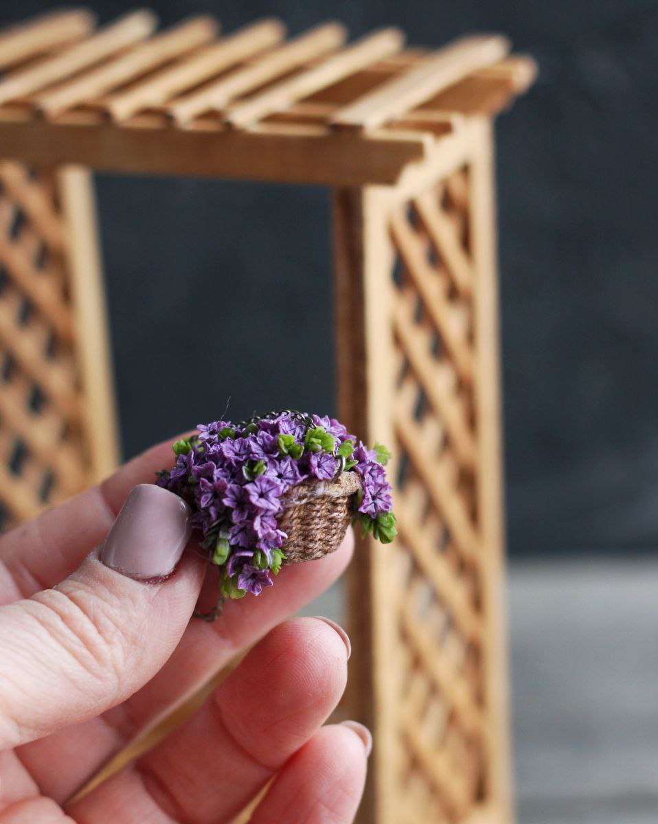 *                      Basket with petunia.Miniature1:12