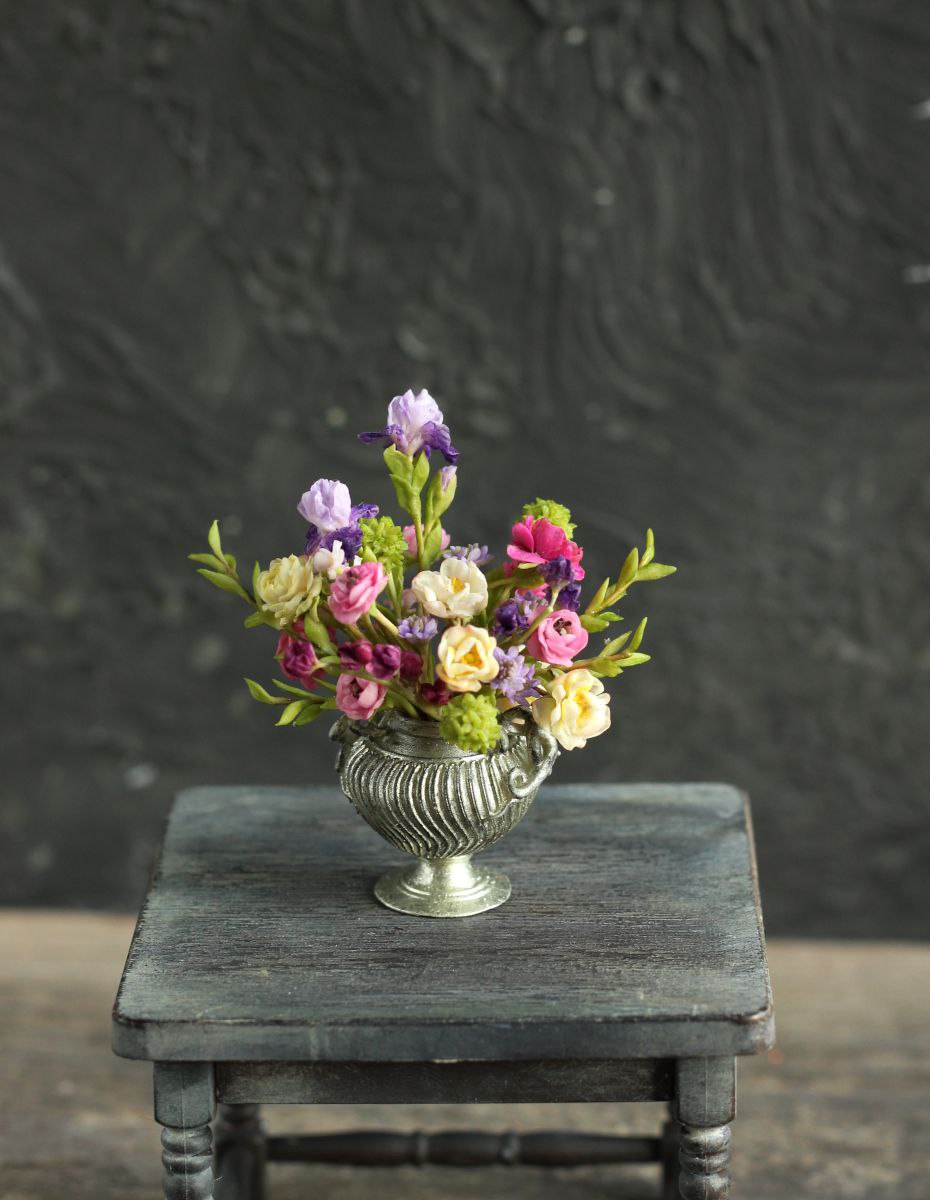 *               Luxurious Venetian-style bouquet. Miniature 1:12