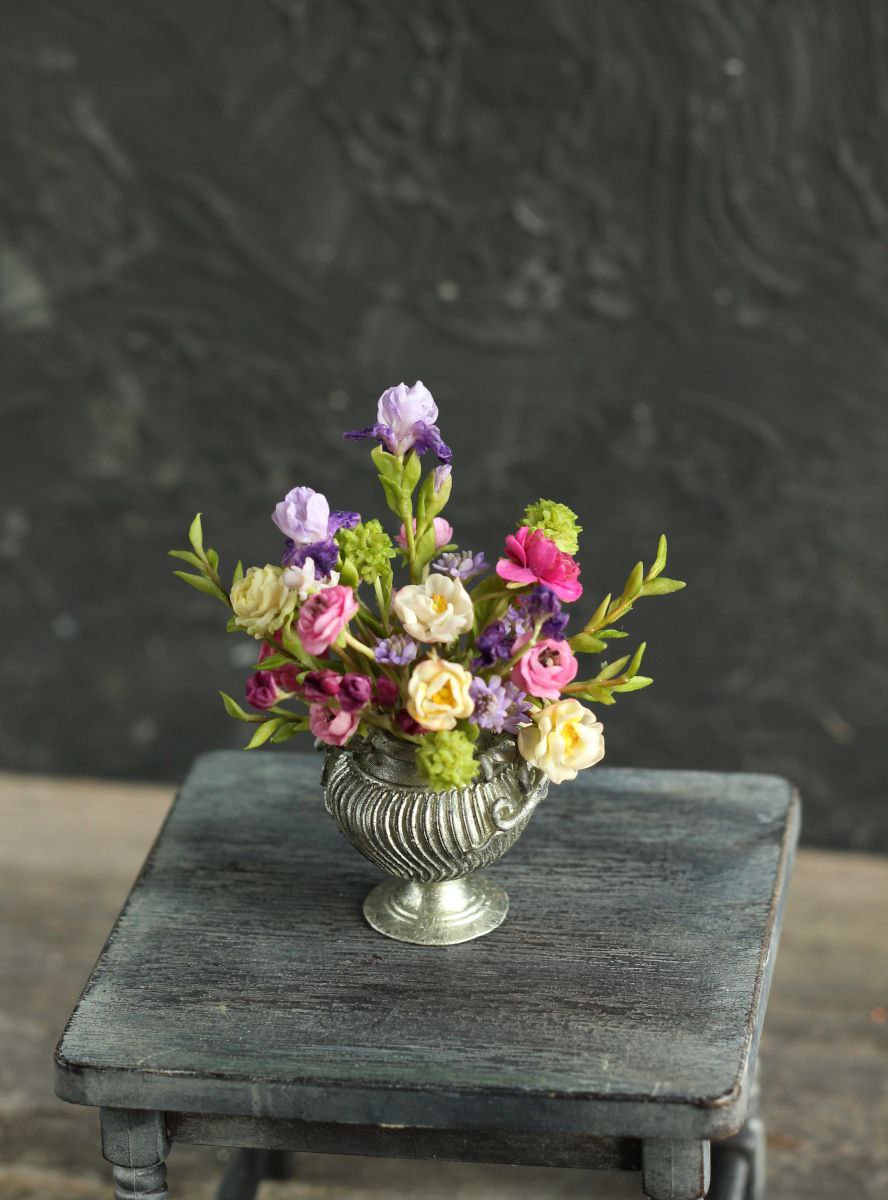 *               Luxurious Venetian-style bouquet. Miniature 1:12
