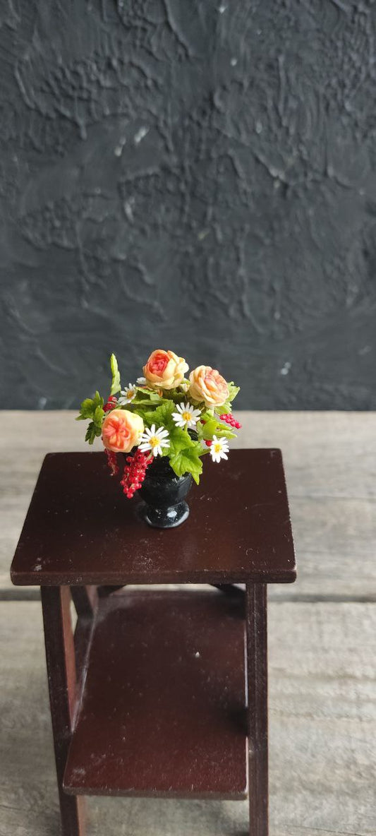 *                  Roses, daisies and red currants. Bouquet in a classic vase.