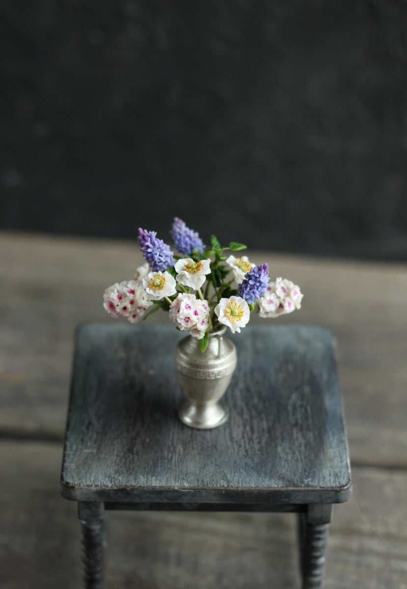 *                    Summer bouquet in an antique vase 1:12