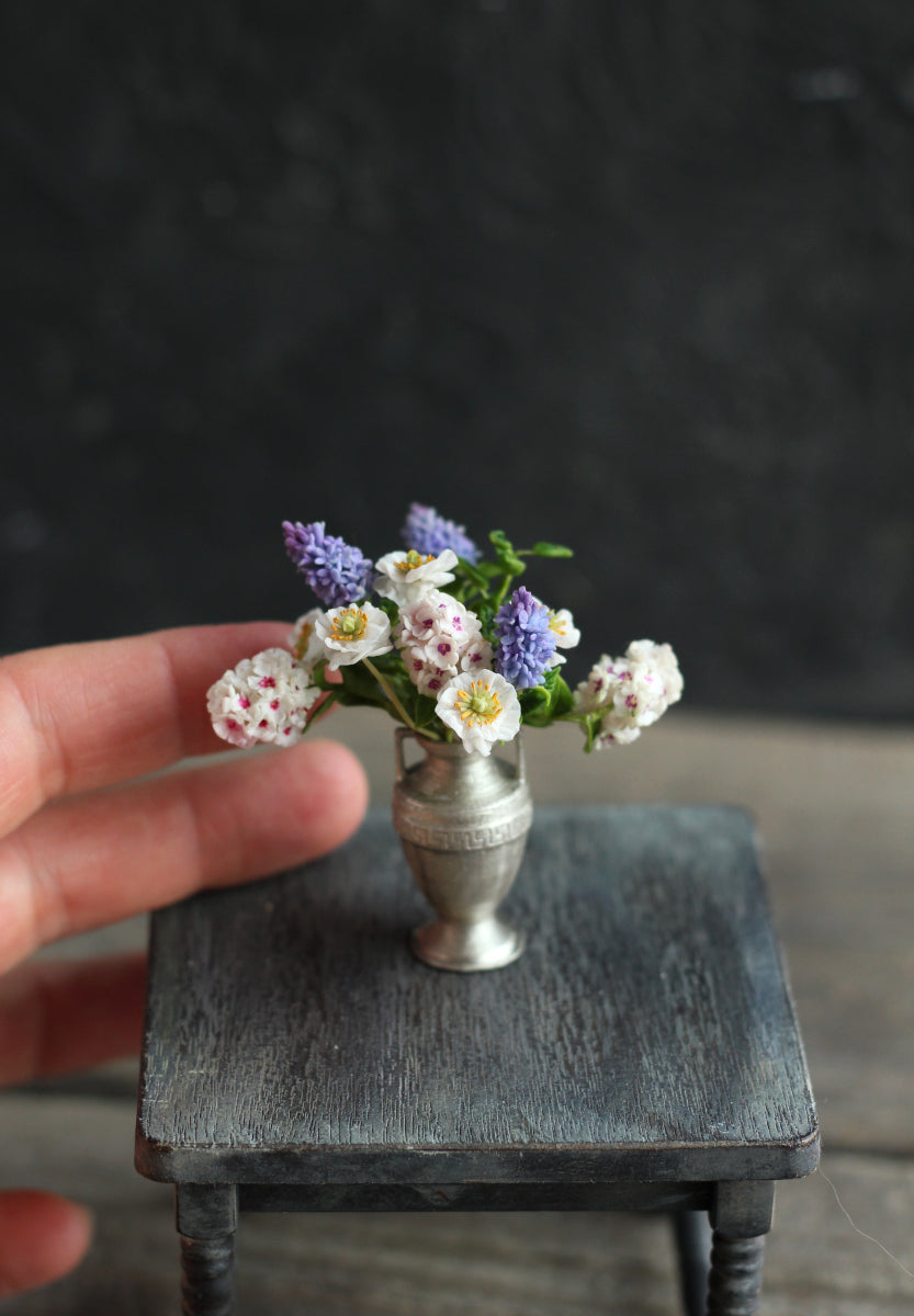 *                    Summer bouquet in an antique vase 1:12