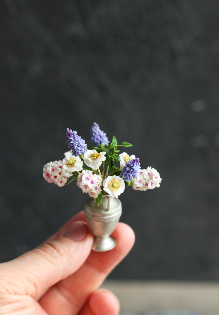 *                    Summer bouquet in an antique vase 1:12