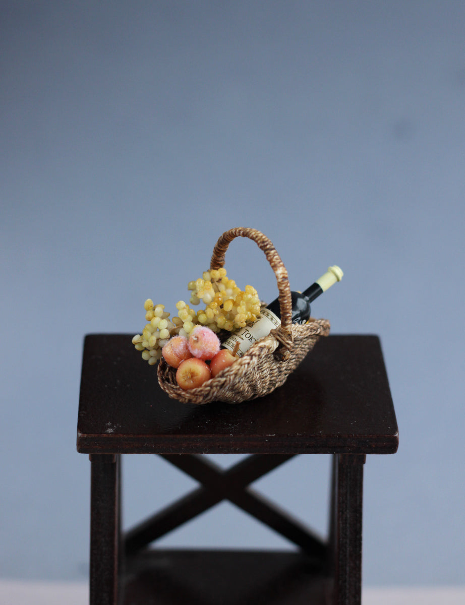 1:6 fruit and wine basket for a dollhouse