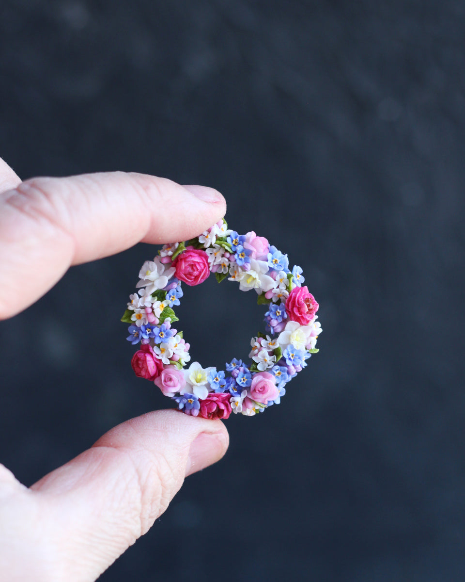 *                        Miniature spring wreath with forget-me-nots 1:12