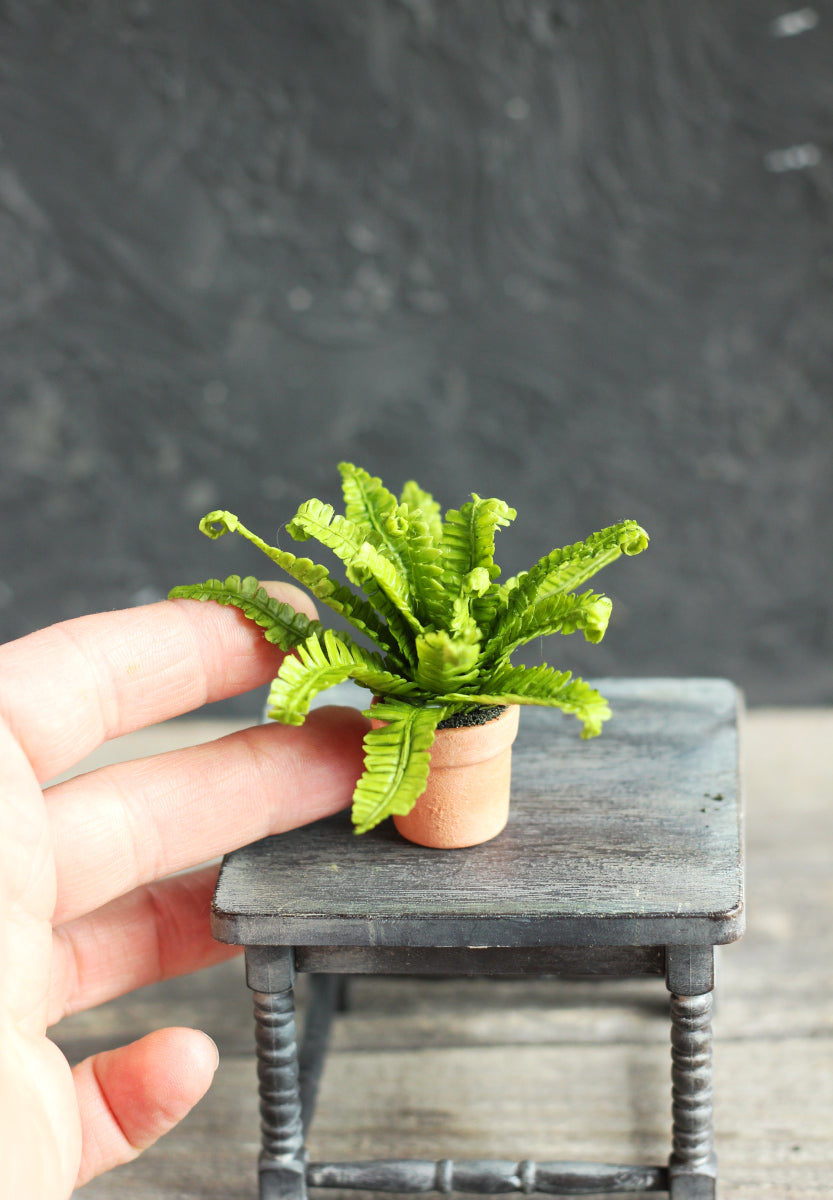 Fern in a 1:12 ceramic pot for a doll's house