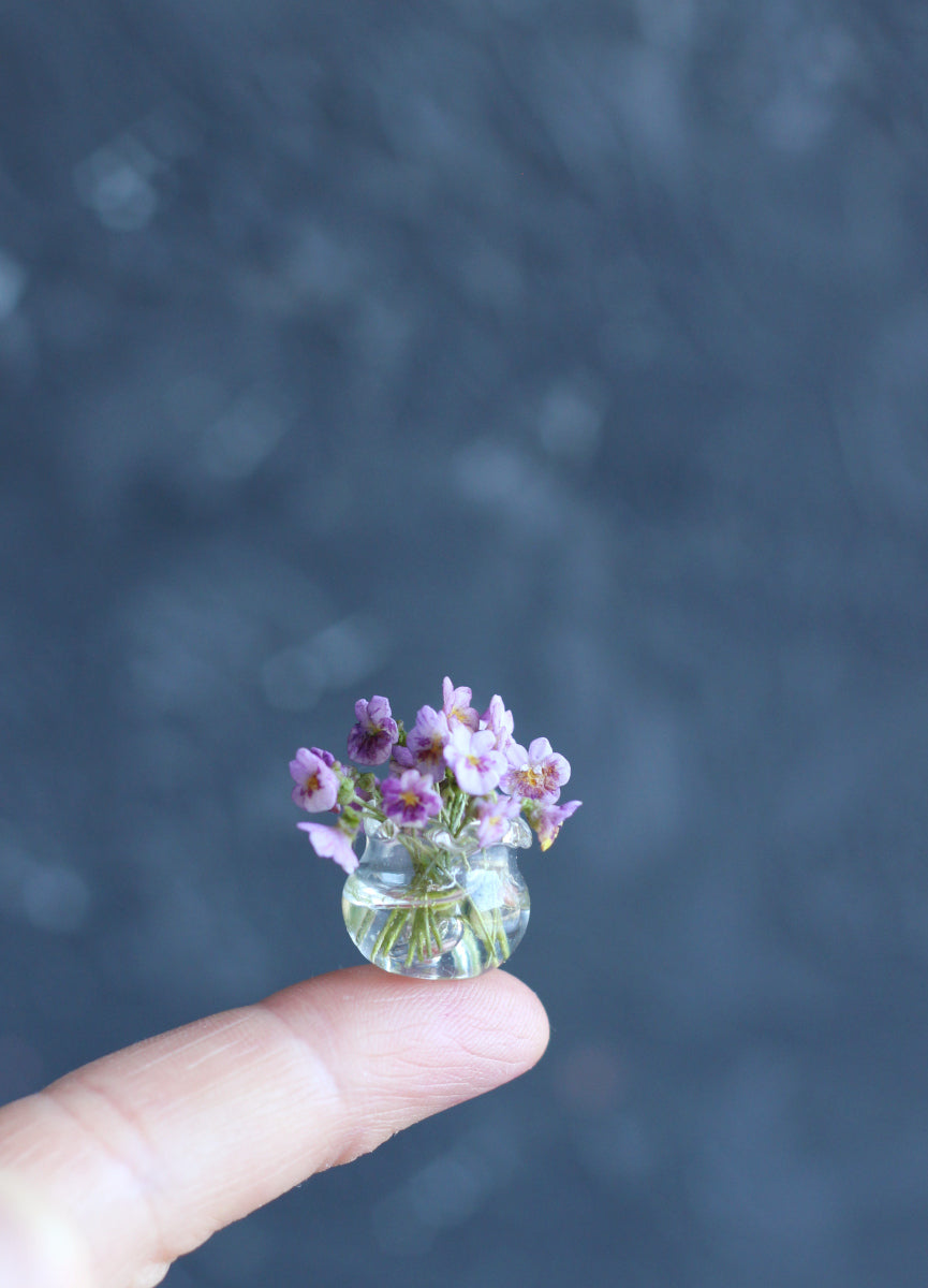 Bouquet of violets in a glass vase 1:12