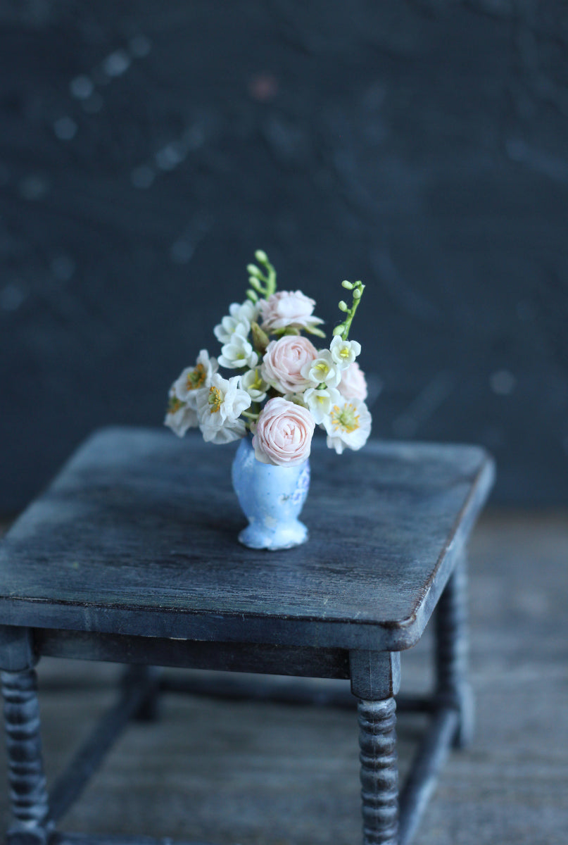 Bouquet in white colors 1:12