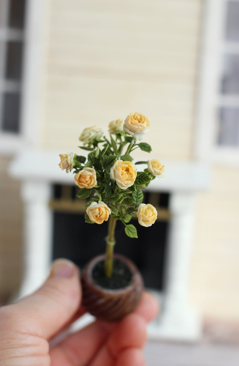 Stem peony rose in decorative cachepot 1:12