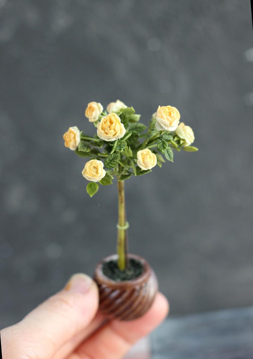 Stem peony rose in decorative cachepot 1:12