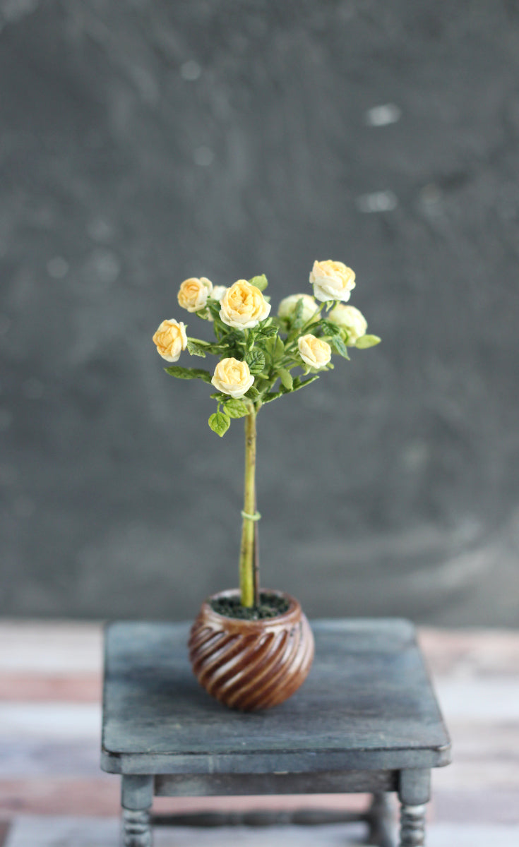 Stem peony rose in decorative cachepot 1:12