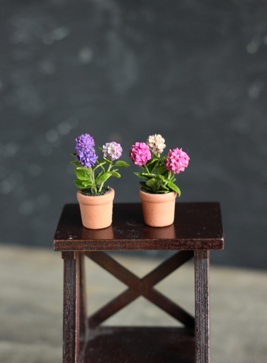 Miniature hydrangea in ceramic pot 1:12