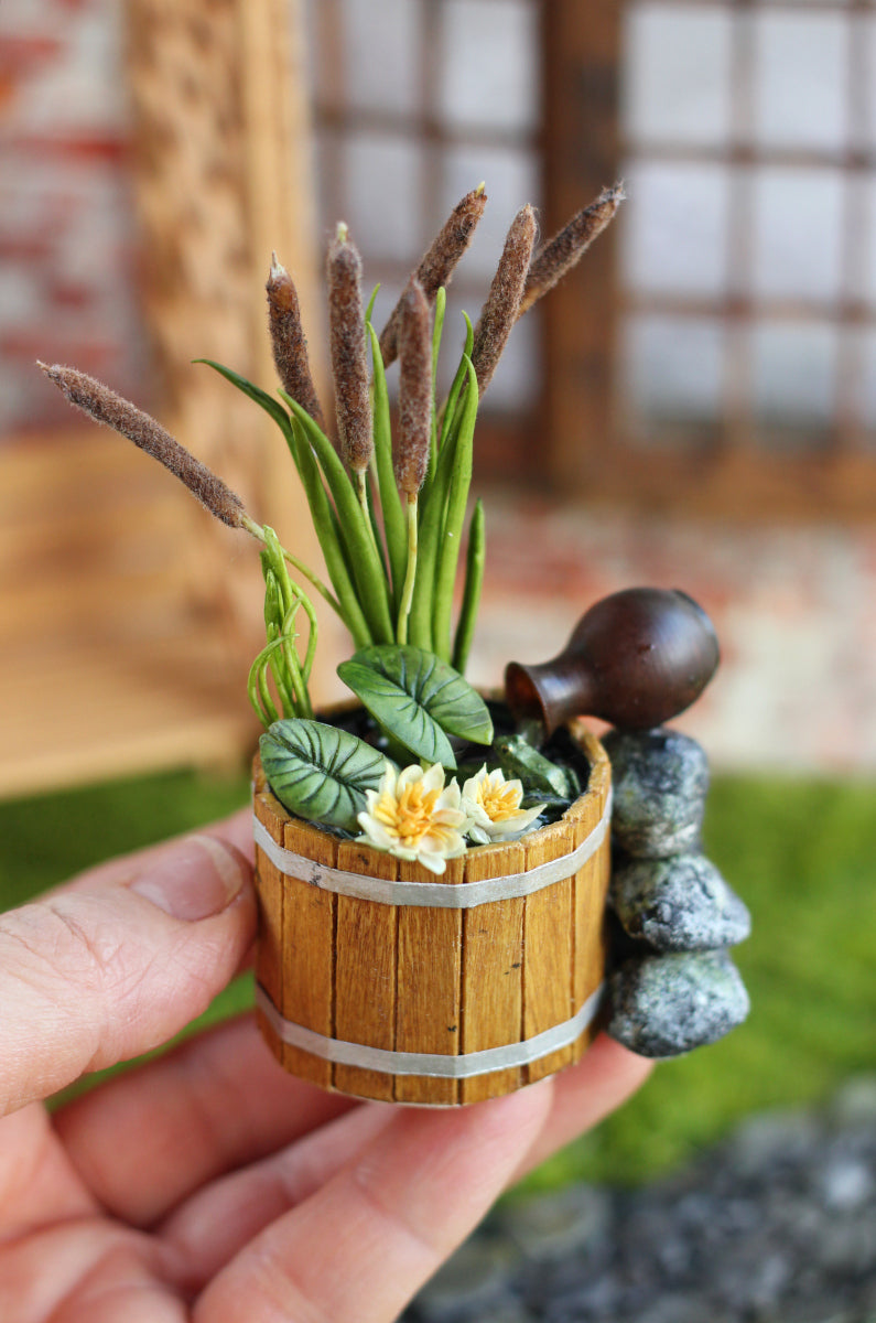 Small pond in a wooden tub 1:12