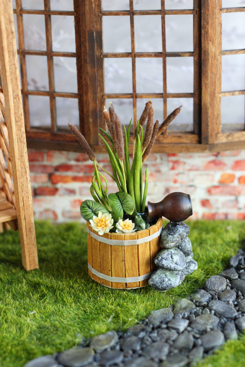 Small pond in a wooden tub 1:12