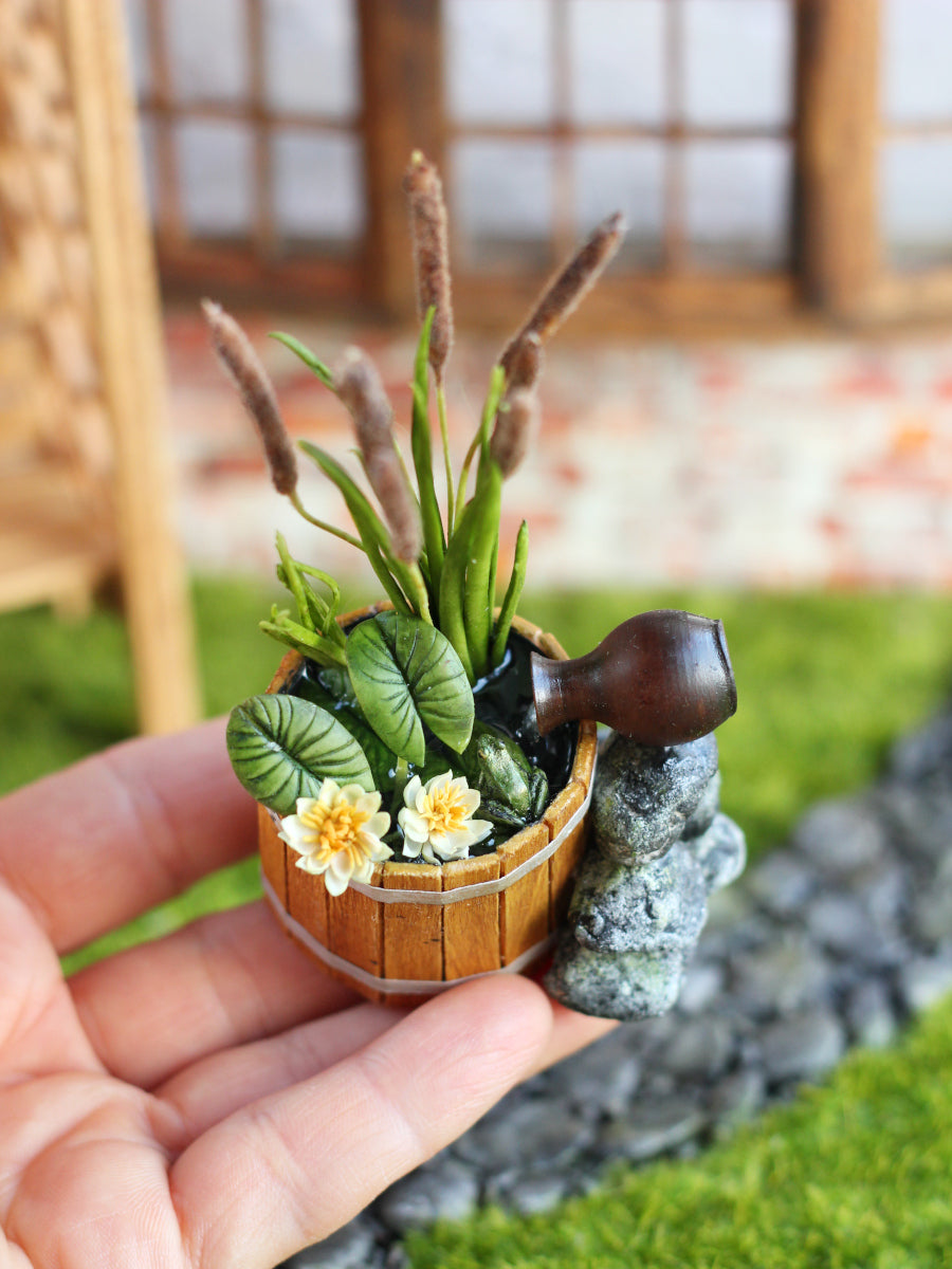 Small pond in a wooden tub 1:12