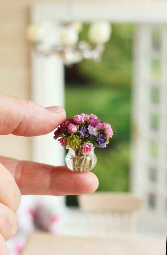 Miniature bouquet gift in glass vase with imitation water 1:12