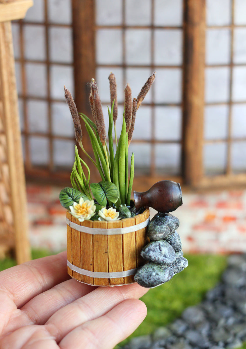 Small pond in a wooden tub 1:12