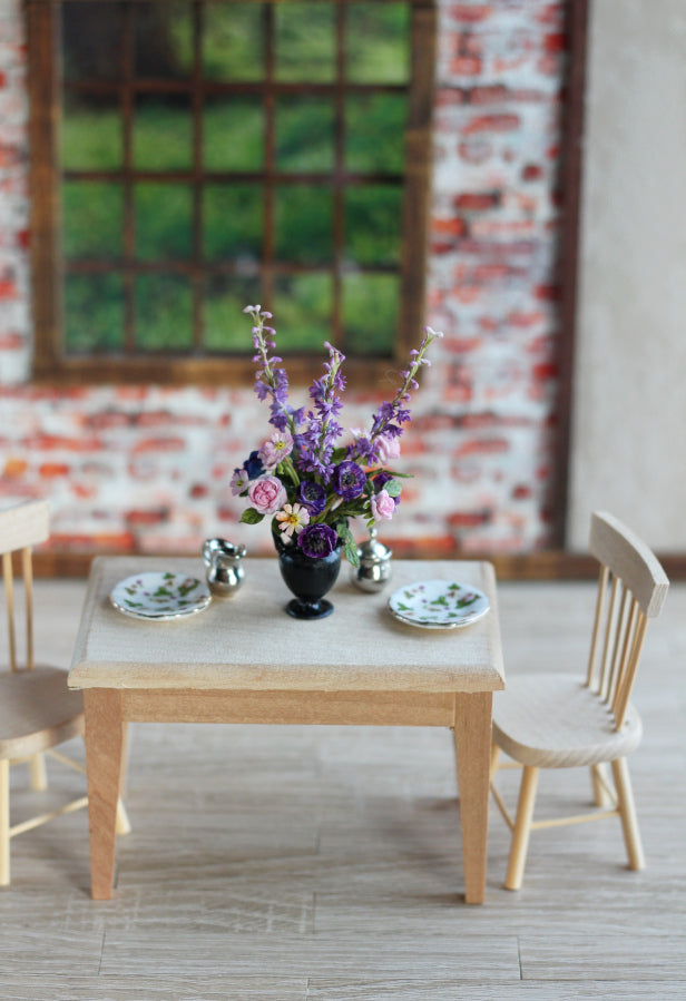 Large bouquet in an antique vase 1:12