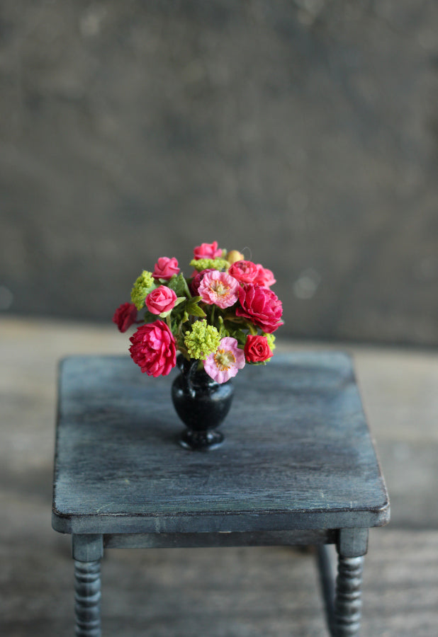 Bouquet in red colors 1:12