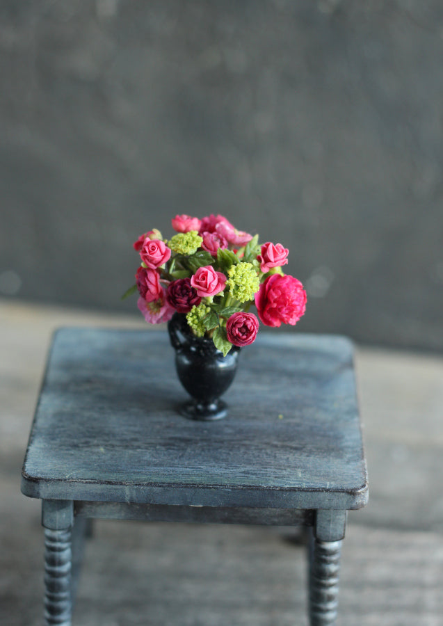 Bouquet in red colors 1:12