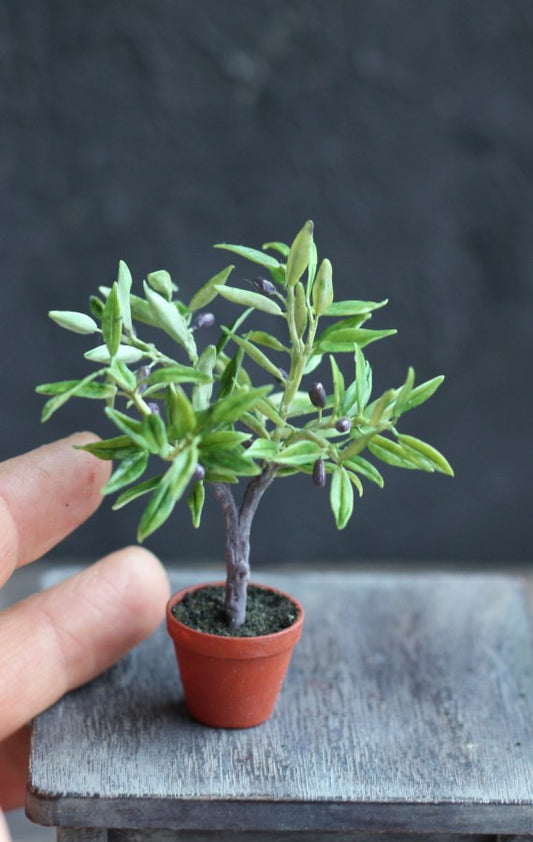 *     Potted olive tree 1:12