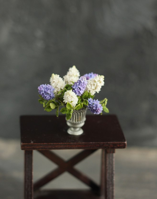 Large bouquet of lilacs in an antique vase 1:12
