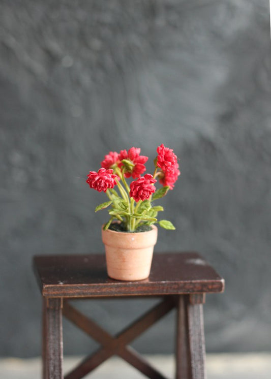 *         Red dahlia bush in ceramic pot 1:12