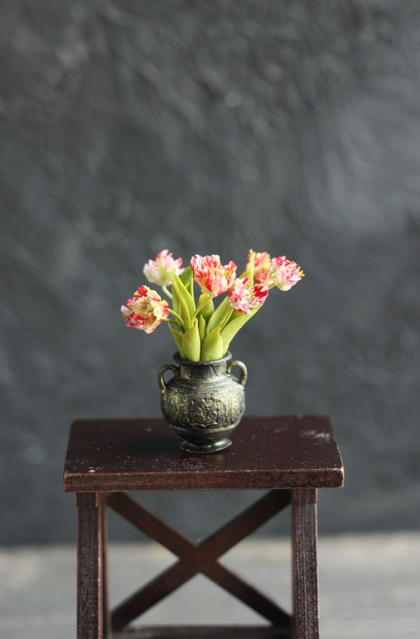 Bouquet of parrot tulips 1:12