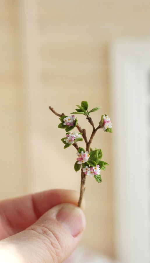 Blossoming apple tree 1:12