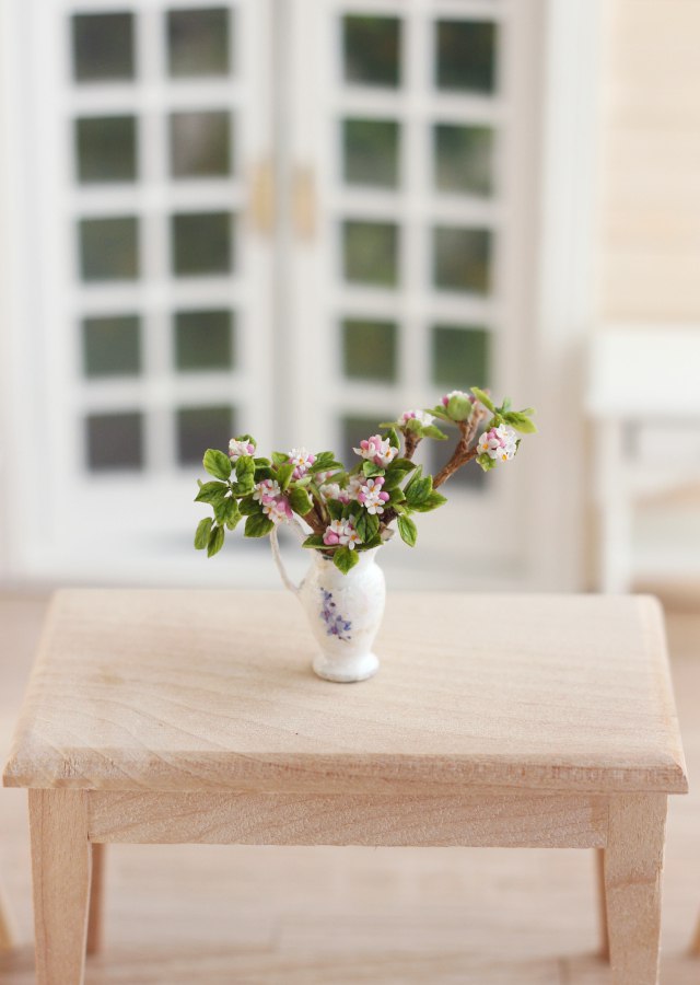 Blossoming apple tree 1:12