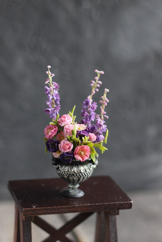 *                   Large bouquet with roses and delphinium 1:12