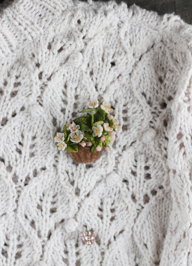*  Brooch basket with miniature flowers