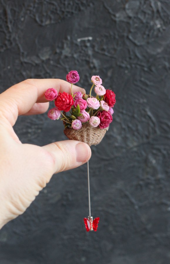 *  Brooch basket with miniature flowers